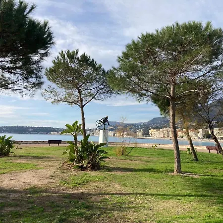 Appartamento Joli 2 Pièces Vue Jardin 50m Parking Clim Mentone